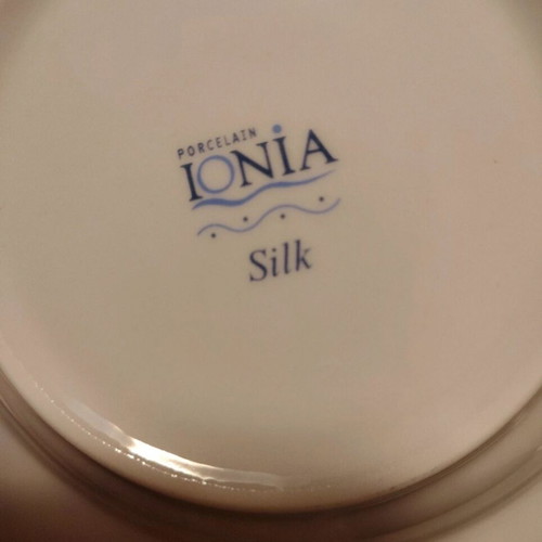 Ionia Silk shallow plates set like new, 18 pieces, large and small