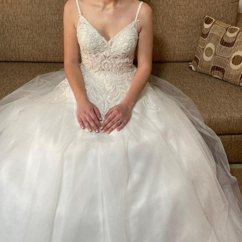 Wedding dress A-line with veil and petticoat, like new, size S