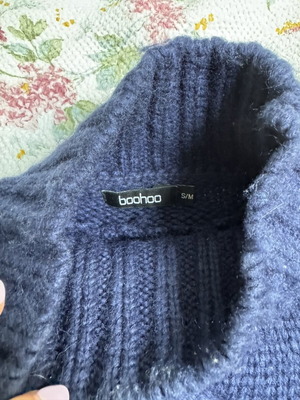 Boohoo navy blue turtleneck sweater, size S/M