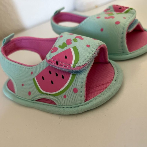 Baby shoes new, size 18, very light cuddle style