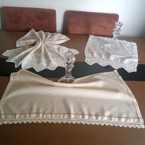 Beige doilies with handmade knitted lace, set of 3, like new
