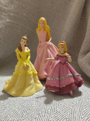 Princess figures set of 3 used