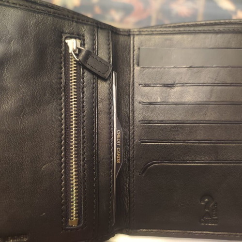Guess men's leather wallet black new with tags