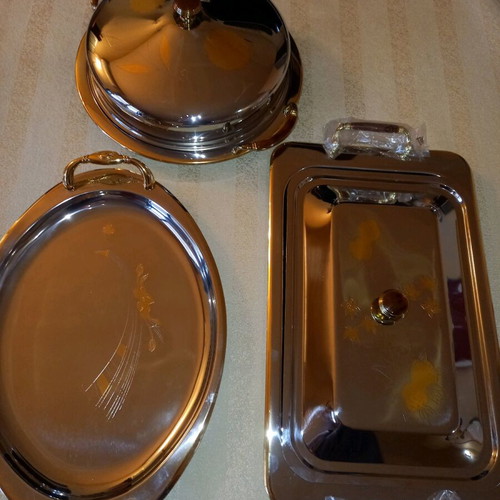 Serving trays set of 3 with gilded designs like new