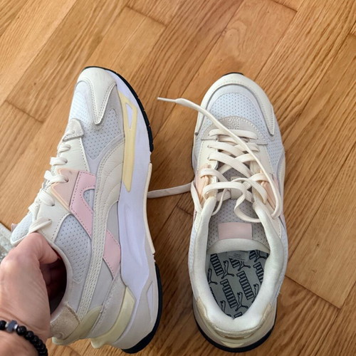 Puma sneakers athletic like new, size 40, beige and pink