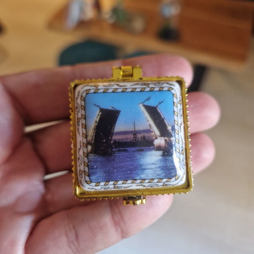 Vintage Russian Jewelry Box used with Palace Bridge design