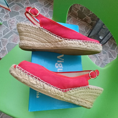 Viguera red peep toe espadrille platform sandals like new, size 38