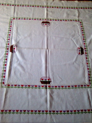 Tablecloth 120x120 like new