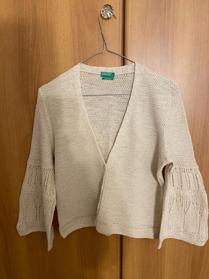 Benetton short cardigan with wide sleeves new, beige