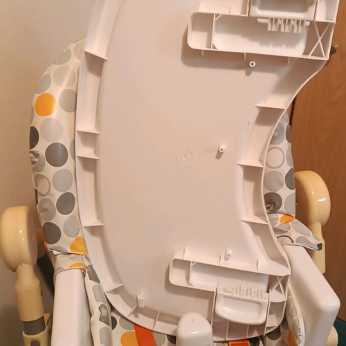 FreeOn folding baby high chair like new with 5-point safety harness
