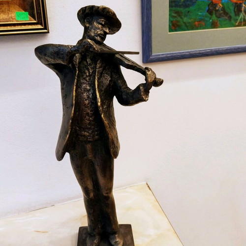 Violinist sculpture new by Nikola Lichkov