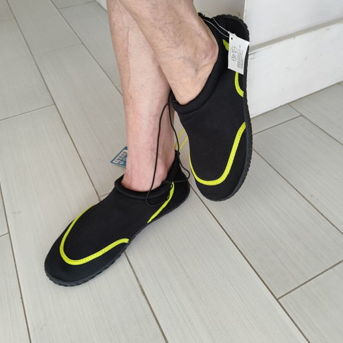 Women's beach shoes size 37 new, black and green