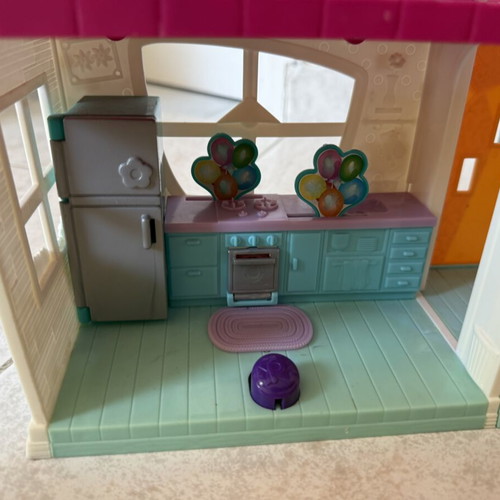 Polly Pocket Poppin' Party Pad dollhouse