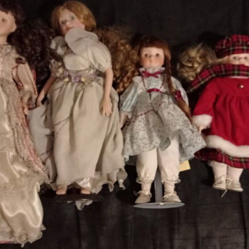 Porcelain dolls pack of 5, 3 Heritage Mint collection, like new