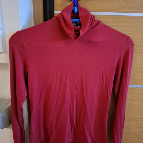 Lussile women's turtleneck like new, size Small, red
