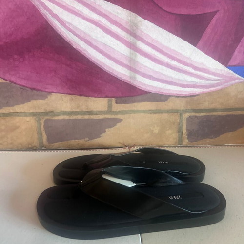 Zara thong sandals new, size 38, black flatform