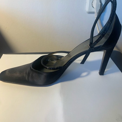 Giorgio Armani satin black pumps like new, size 39