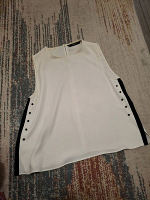 Zara Basic Αμάνικη Μπλούζα Μεταχειρισμένη, Μέγεθος L, Λευκή Με Μαύρα Κουμπιά