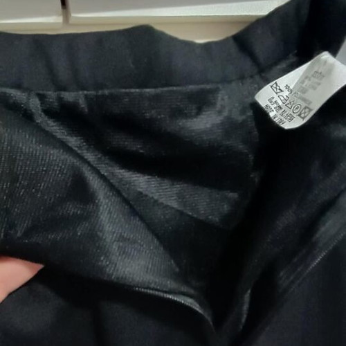 Black pencil skirt new, size L small