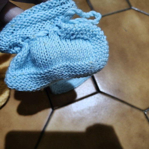 Baby Moses basket with handmade knitted blanket and booties new