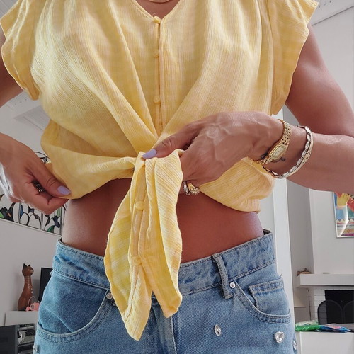 Yellow blouse like new, medium size, lightweight fabric