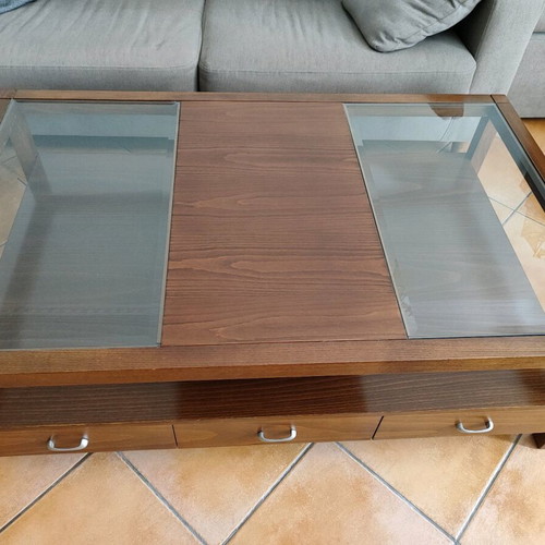 Solid wood coffee table like new