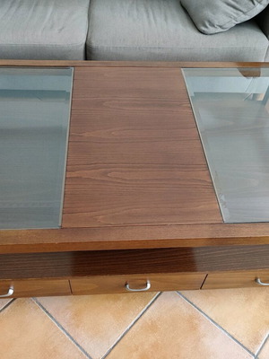 Solid wood coffee table like new