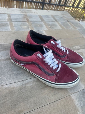 Vans men's shoes burgundy used, size 43