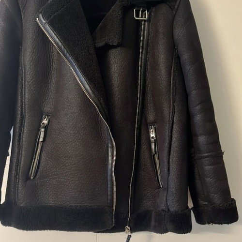 Stradivarius black jacket like new with synthetic fur lining