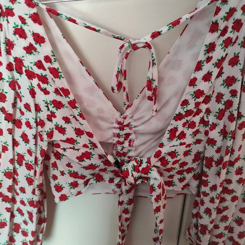Zara cropped blouse size small like new, white with red flowers