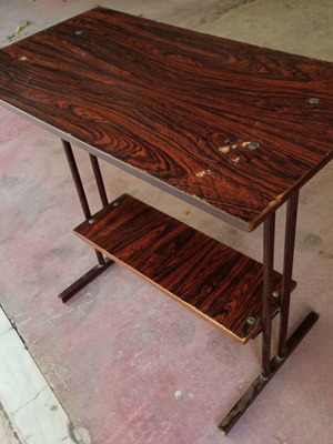 Τραπέζακι εποχής μεταχειρισμένο, μέταλλο και ξύλο, διαστάσεις 75x40x66 cm