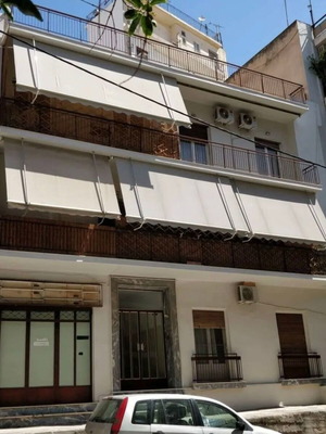 Building 390 m² in Piraiki with 5 apartments and 1 shop