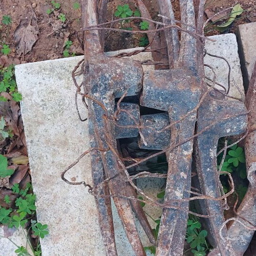 Pickaxe used with surface rust, new condition