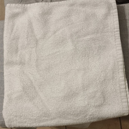 Bath towel 70 x 135 cm like new, large white