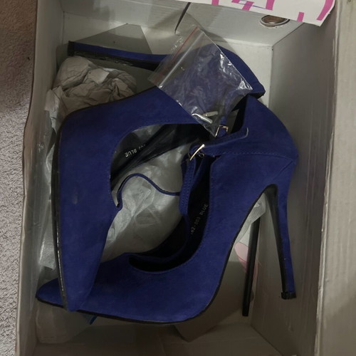 Voi Noi purple heels like new
