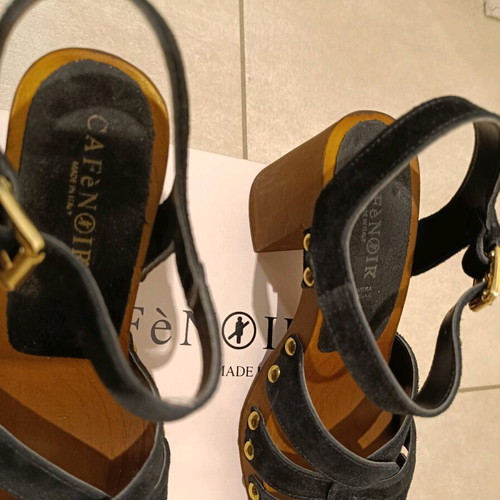 Cafe Noir sandal like new, size 39, black