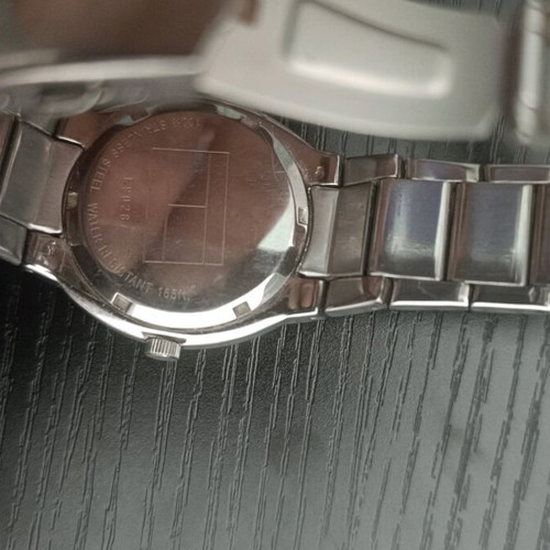 Tommy Hilfiger F90287 wristwatch like new, silver