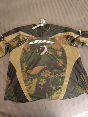 DYE Jersey C10 Liquid olv sports jersey new with protective pads XL