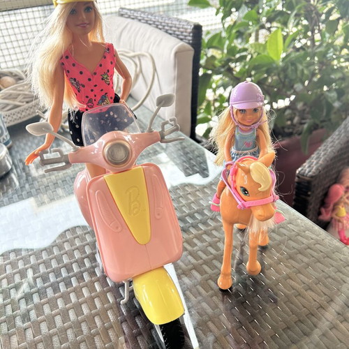 Barbie Vespa with 6 Barbie dolls and pony with 3 Chelsea dolls like new