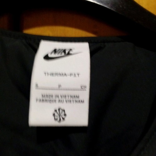 Nike small thermafit jacket like new, quilted black