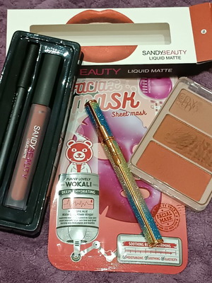Makeup set with face mask, blush, lip pencil and long-lasting lipstick