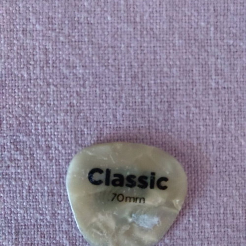 String instrument pick used 70mm