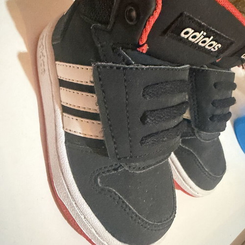 Adidas toddler shoes size 5.5 EU 22