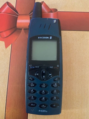 Ericsson R320s vintage cell phone used, black, 2000