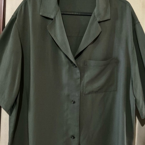 Dirty Laundry green shirt, size M