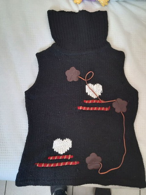 Girls' black shirt like new, size M