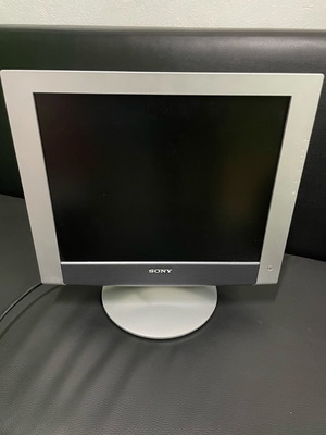 Sony computer monitor 17 inches with built-in speakers and 3 ports like new