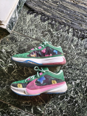 Nike Giannis Freak 5 αθλητικά παπούτσια νούμερο 40.5 σαν καινούργιο πολύχρωμα