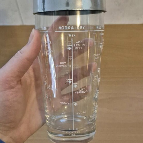 Shaker για cocktails σαν καινούργιο με μεζούρες και οδηγίες