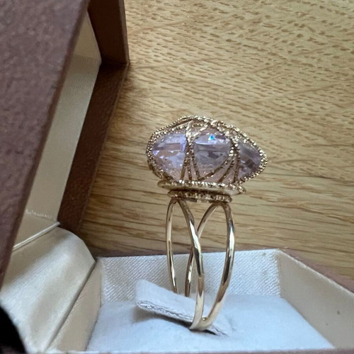 14K Gold Ring like new with pink quartz